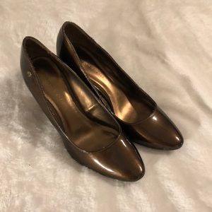 Etienne Aigner, women’s heels, size 8.5 wide, Bronze color